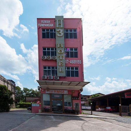 Super Oyo 90385 H3 Hotel Yong Peng Kültér fotó