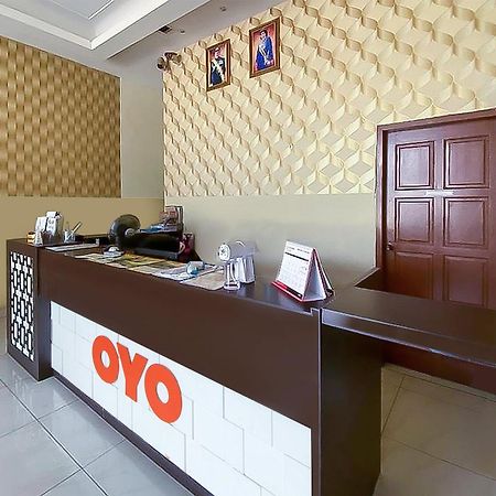 Super Oyo 90385 H3 Hotel Yong Peng Kültér fotó