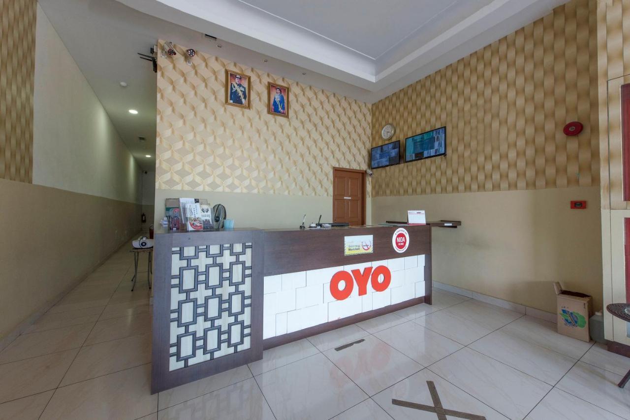 Super Oyo 90385 H3 Hotel Yong Peng Kültér fotó