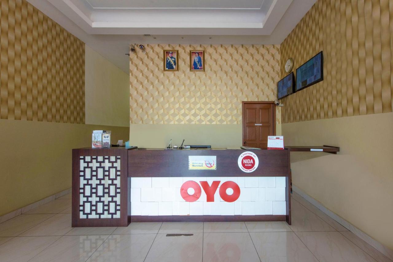 Super Oyo 90385 H3 Hotel Yong Peng Kültér fotó