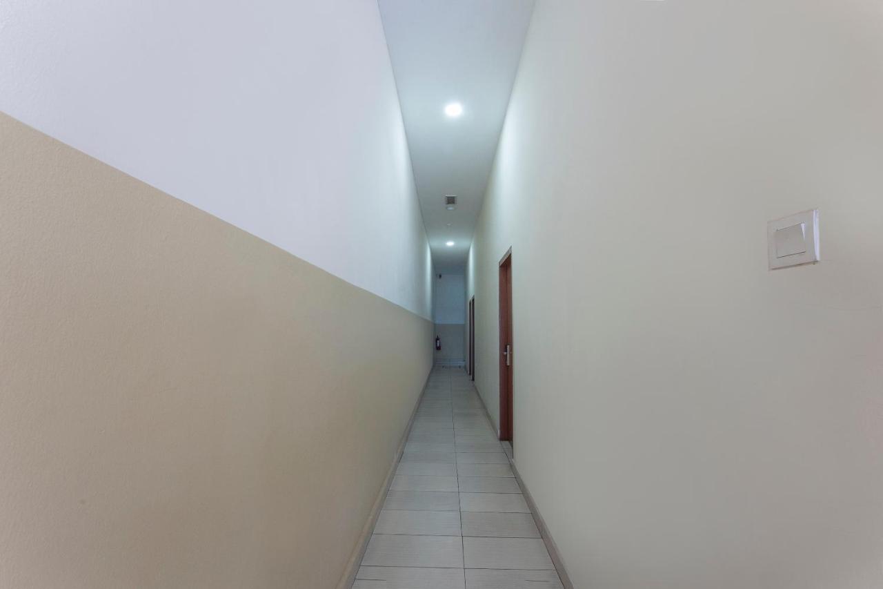 Super Oyo 90385 H3 Hotel Yong Peng Kültér fotó