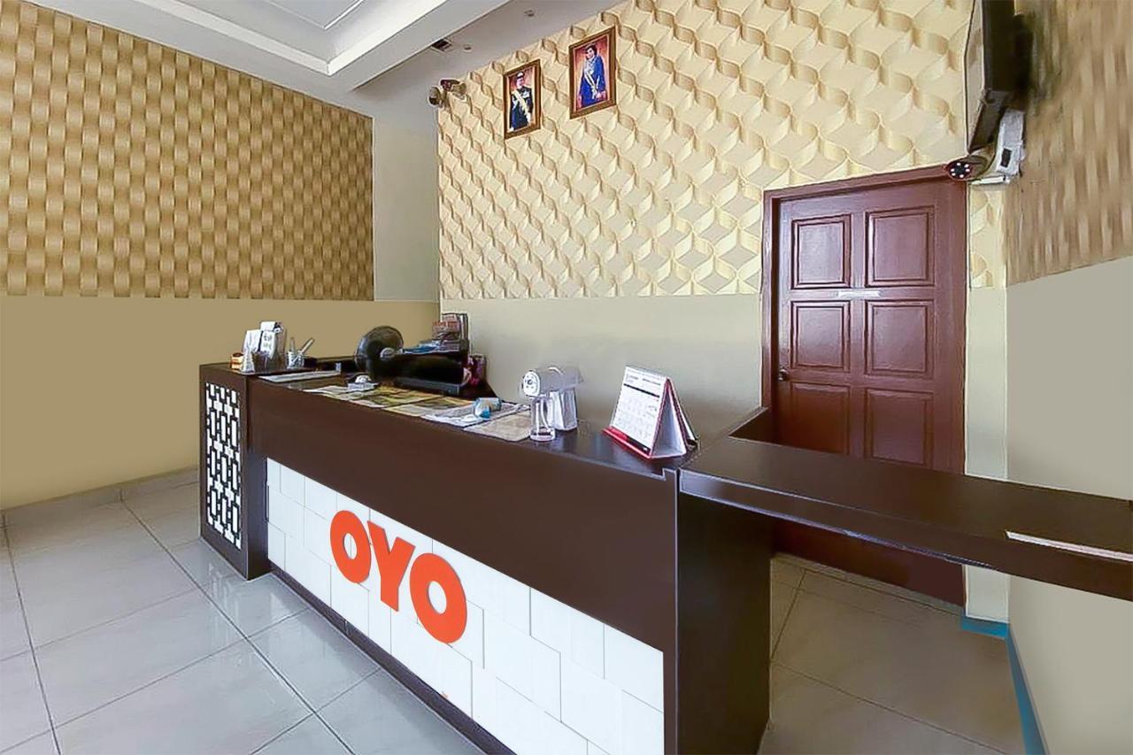 Super Oyo 90385 H3 Hotel Yong Peng Kültér fotó