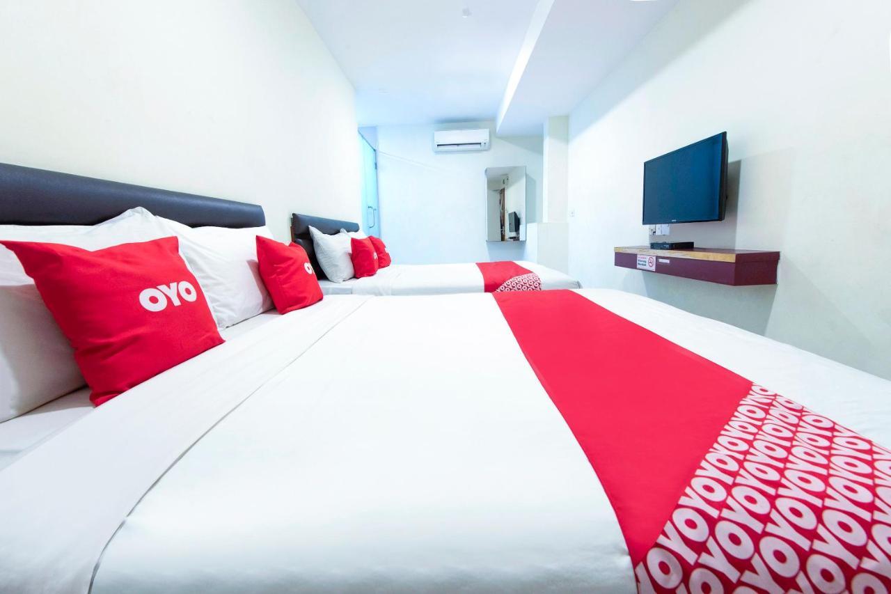 Super Oyo 90385 H3 Hotel Yong Peng Kültér fotó