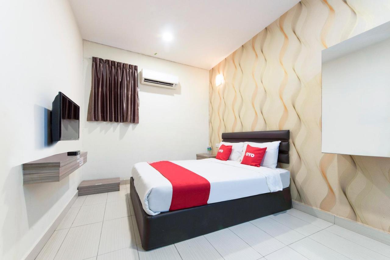 Super Oyo 90385 H3 Hotel Yong Peng Kültér fotó