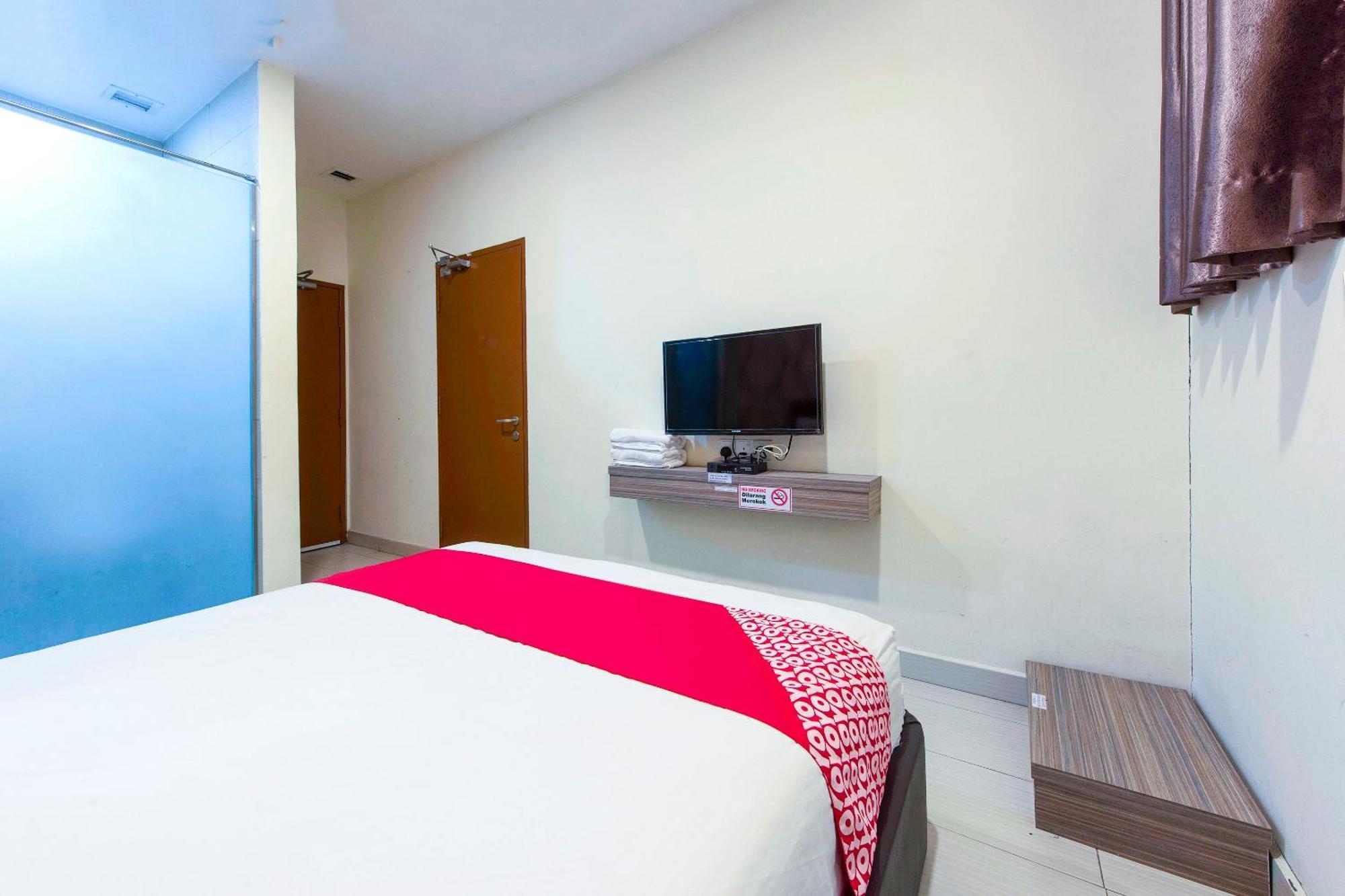 Super Oyo 90385 H3 Hotel Yong Peng Kültér fotó